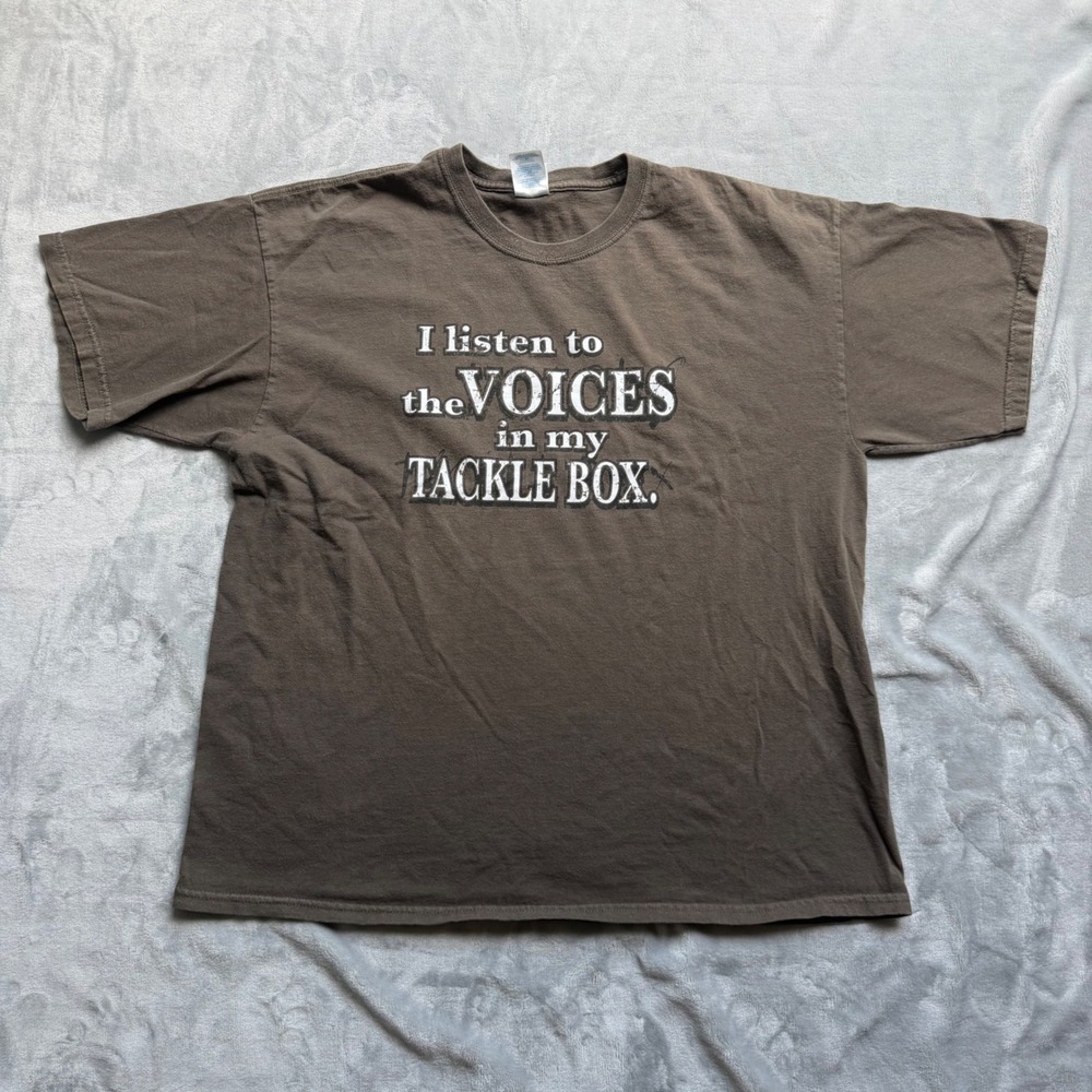 Gildan T-Shirt Mens XL Brown Voices In My Tackle Box Fishing Graphic Tee Cotton